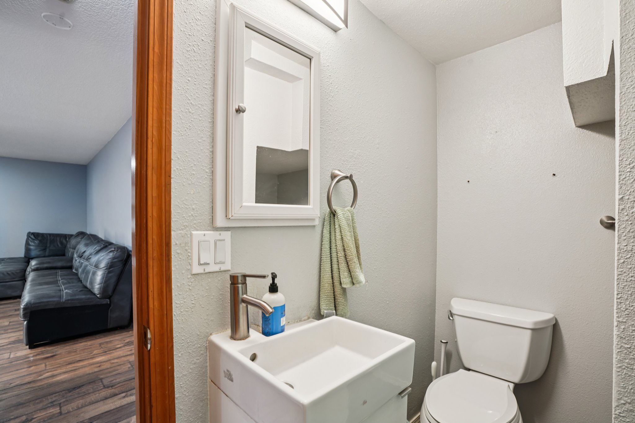 NE 28th Pl-S1610-034.jpg