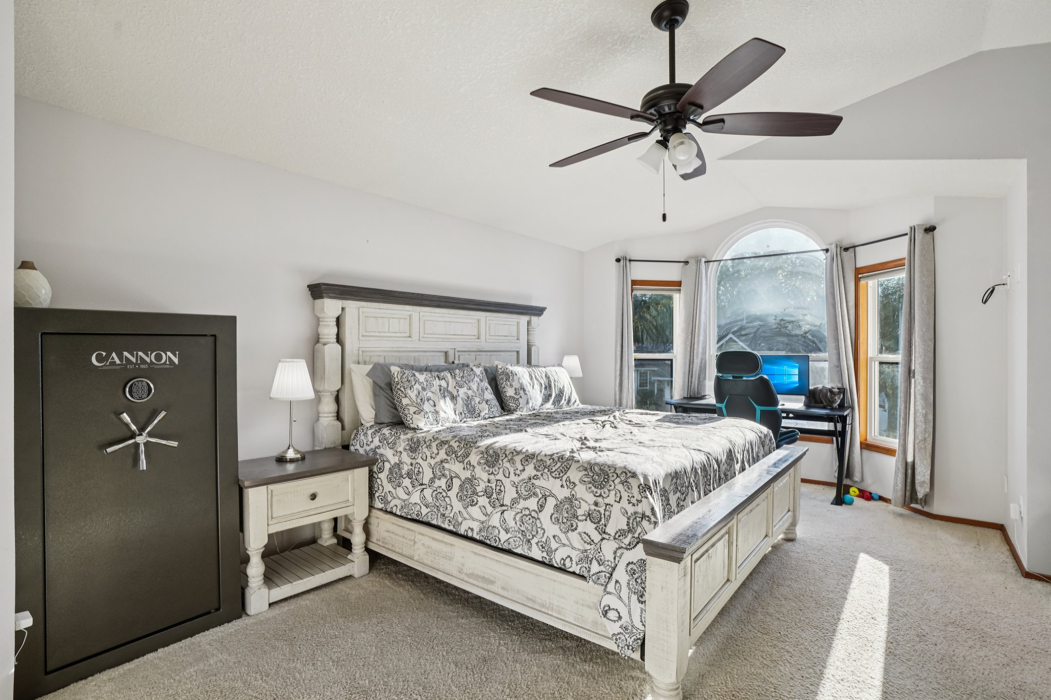 NE 28th Pl-S1610-036.jpg