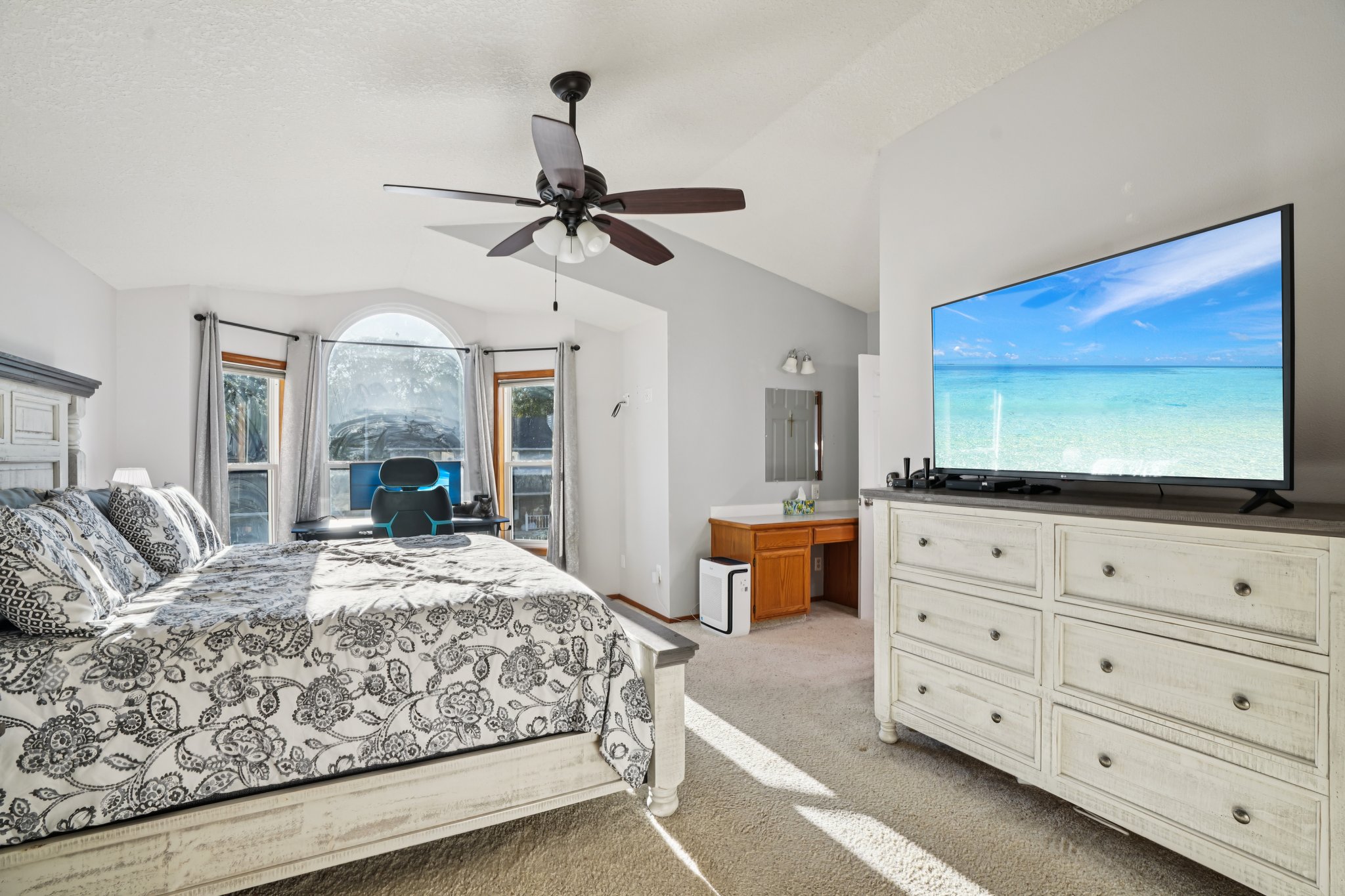 NE 28th Pl-S1610-038.jpg