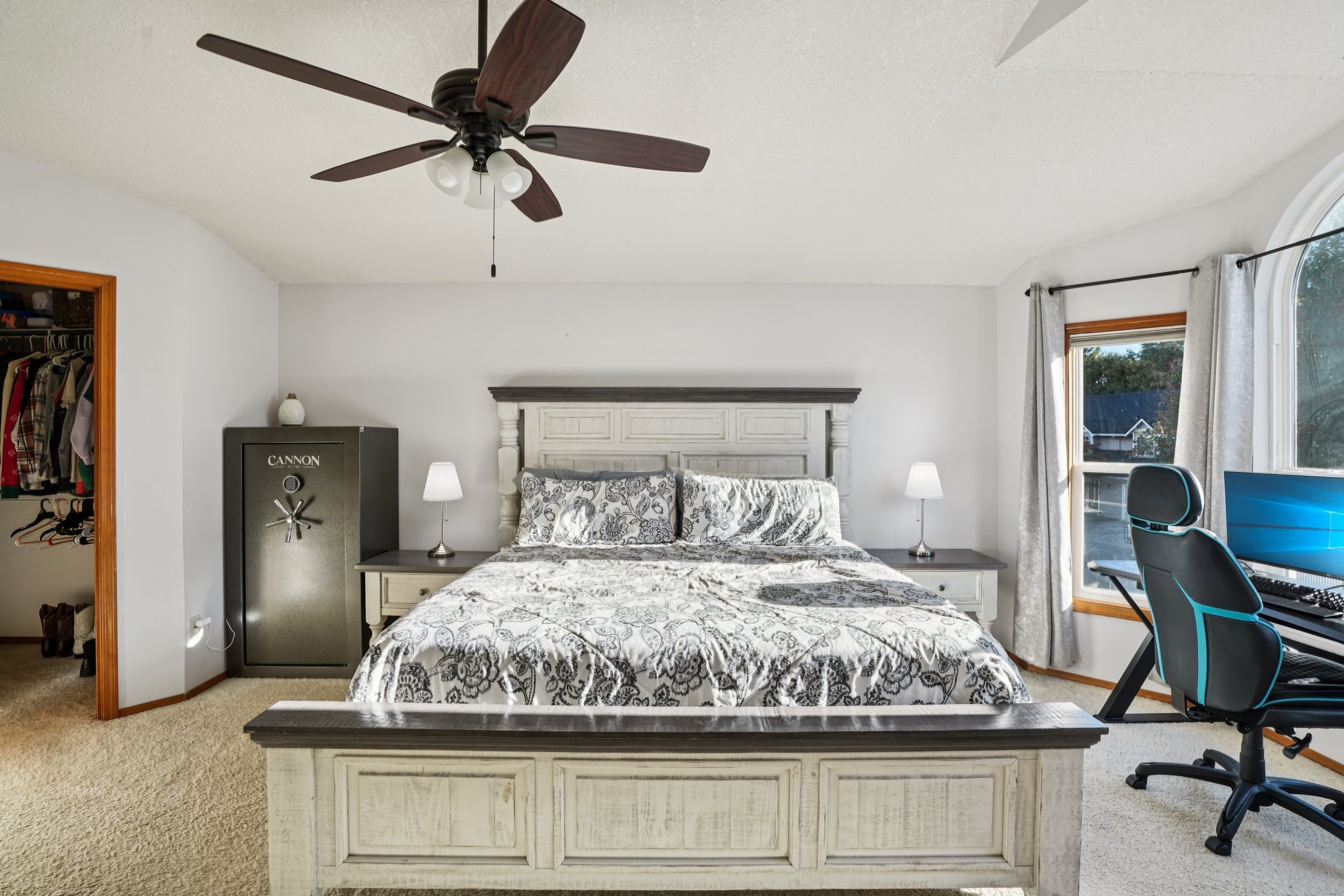 NE 28th Pl-S1610-041.jpg