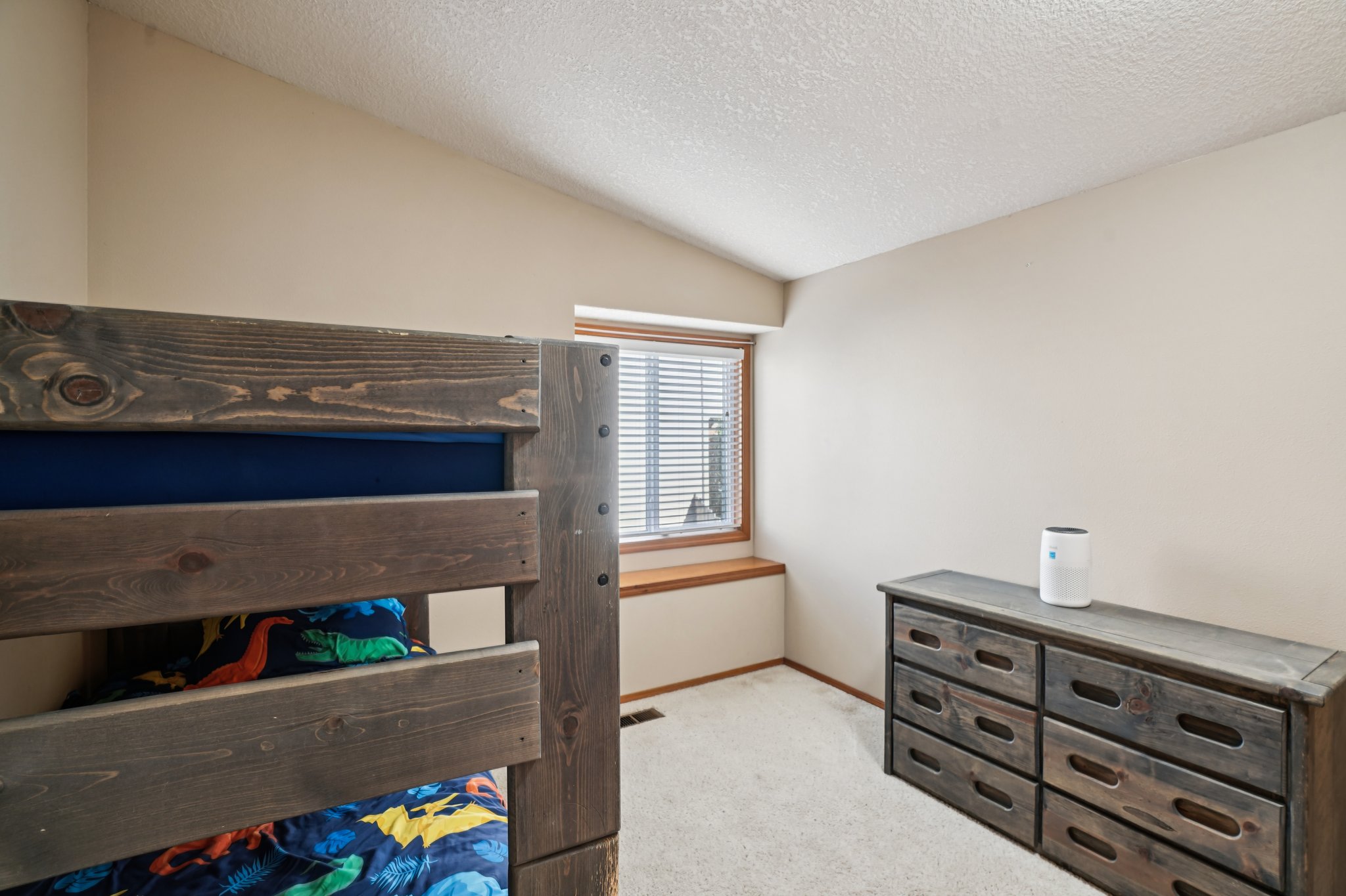 NE 28th Pl-S1610-045.jpg