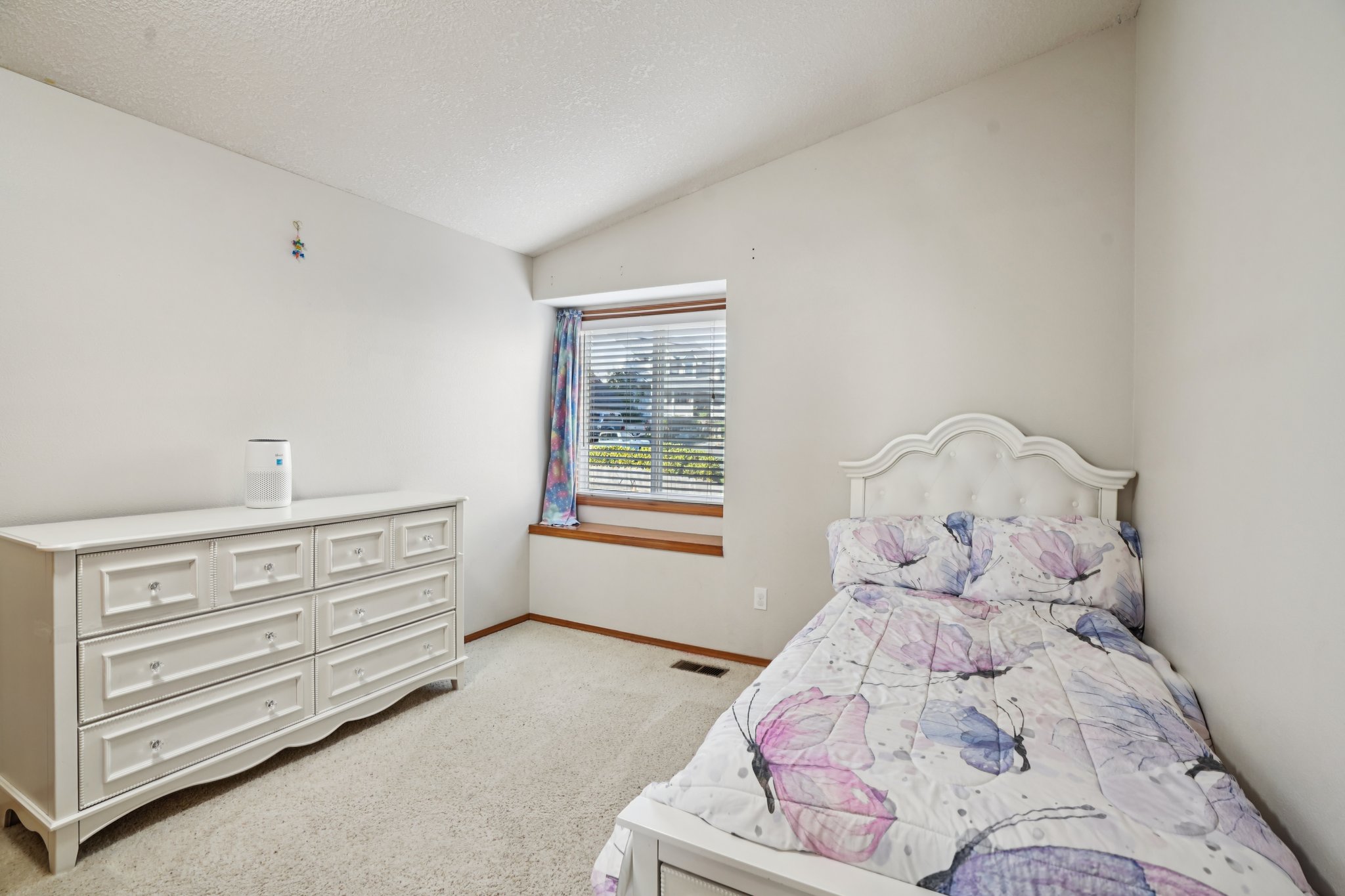 NE 28th Pl-S1610-047.jpg