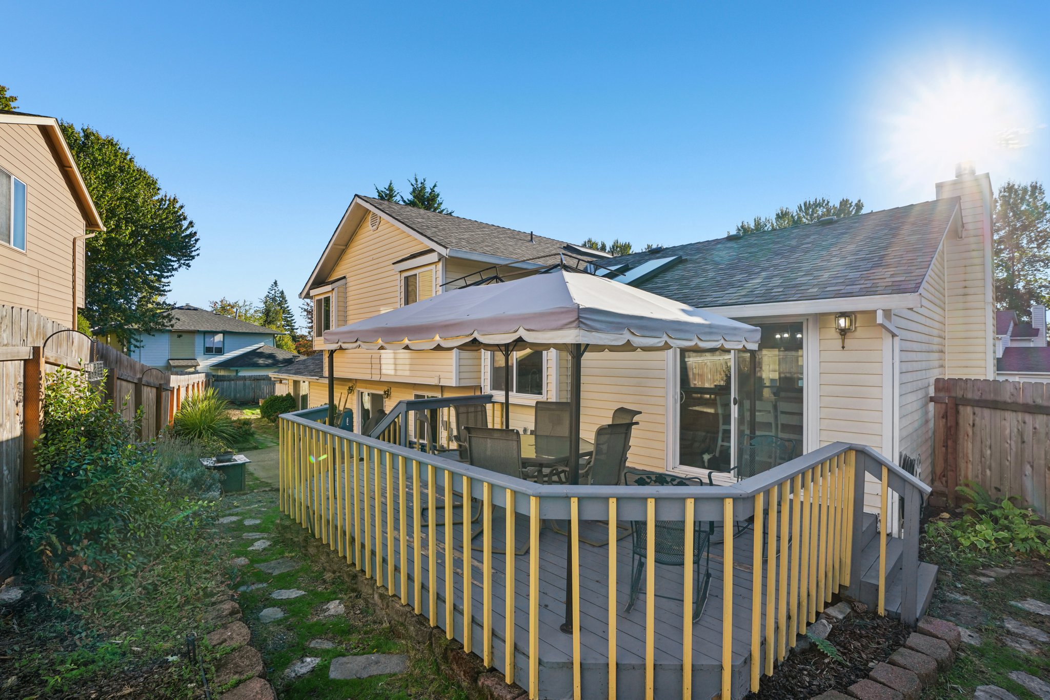 NE 28th Pl-S1610-054.jpg