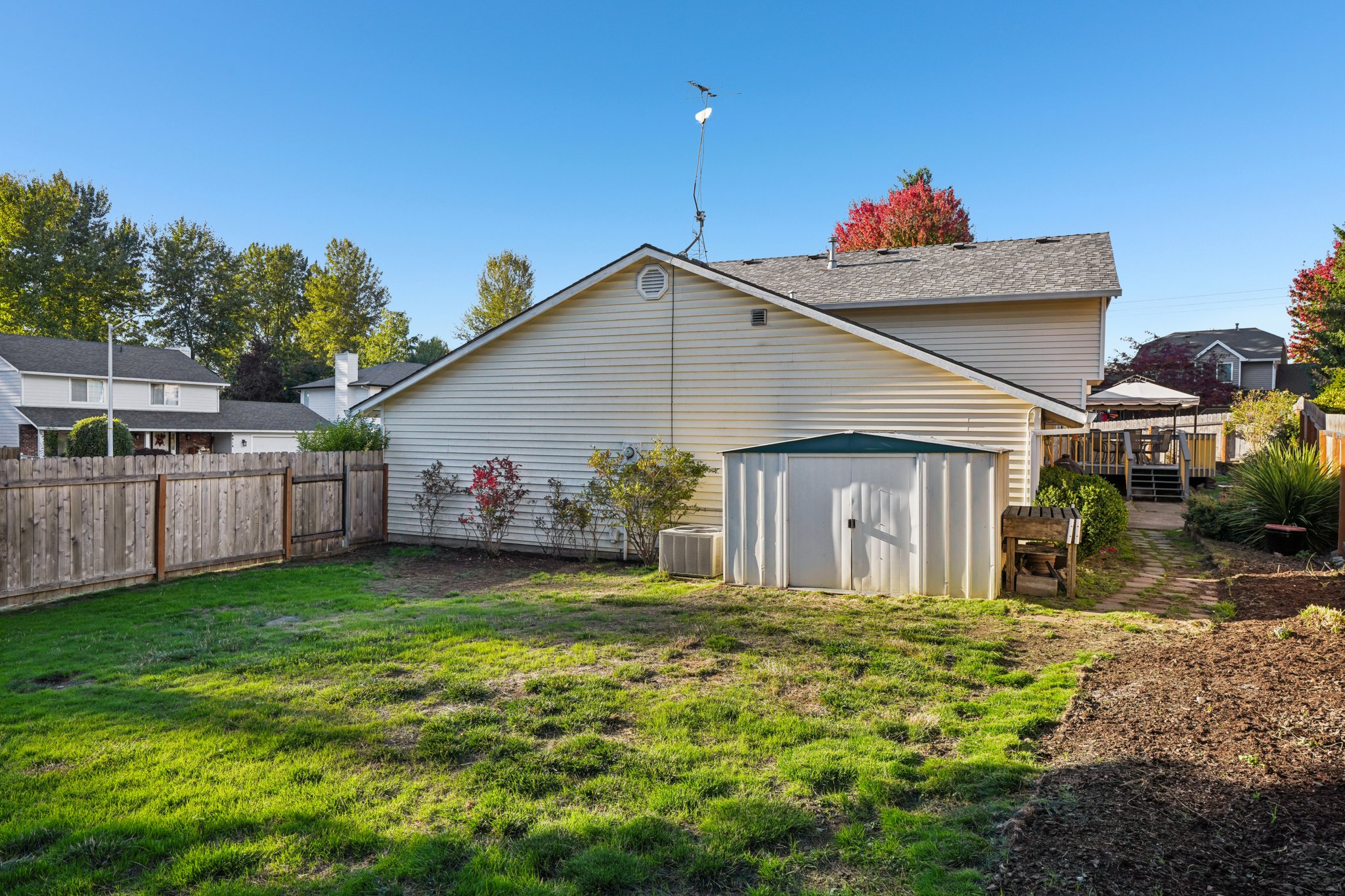 NE 28th Pl-S1610-056.jpg