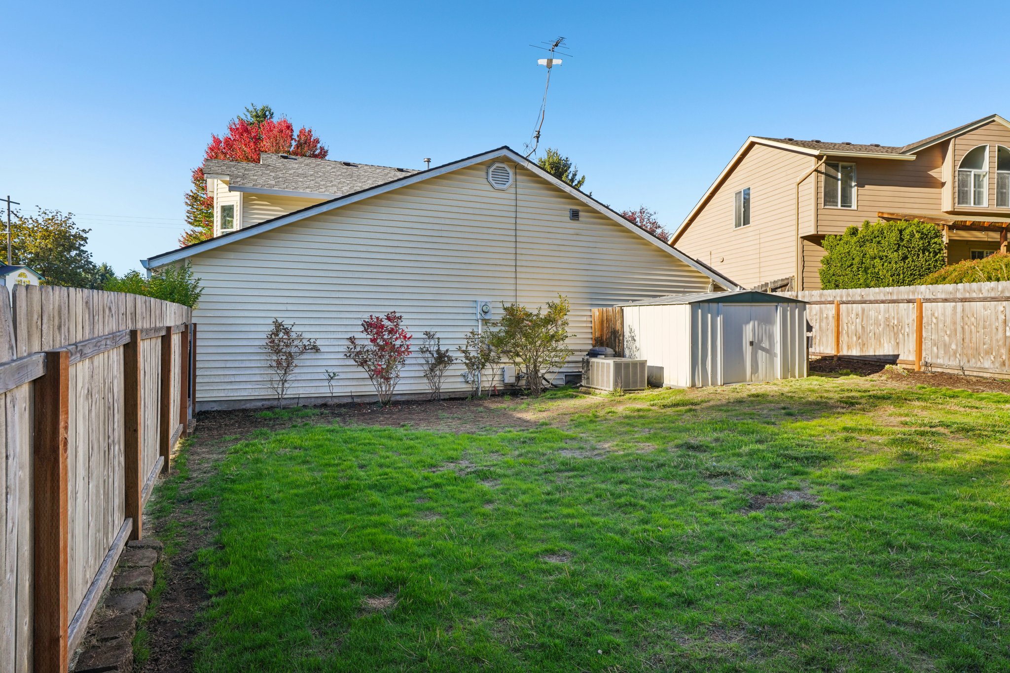 NE 28th Pl-S1610-057.jpg