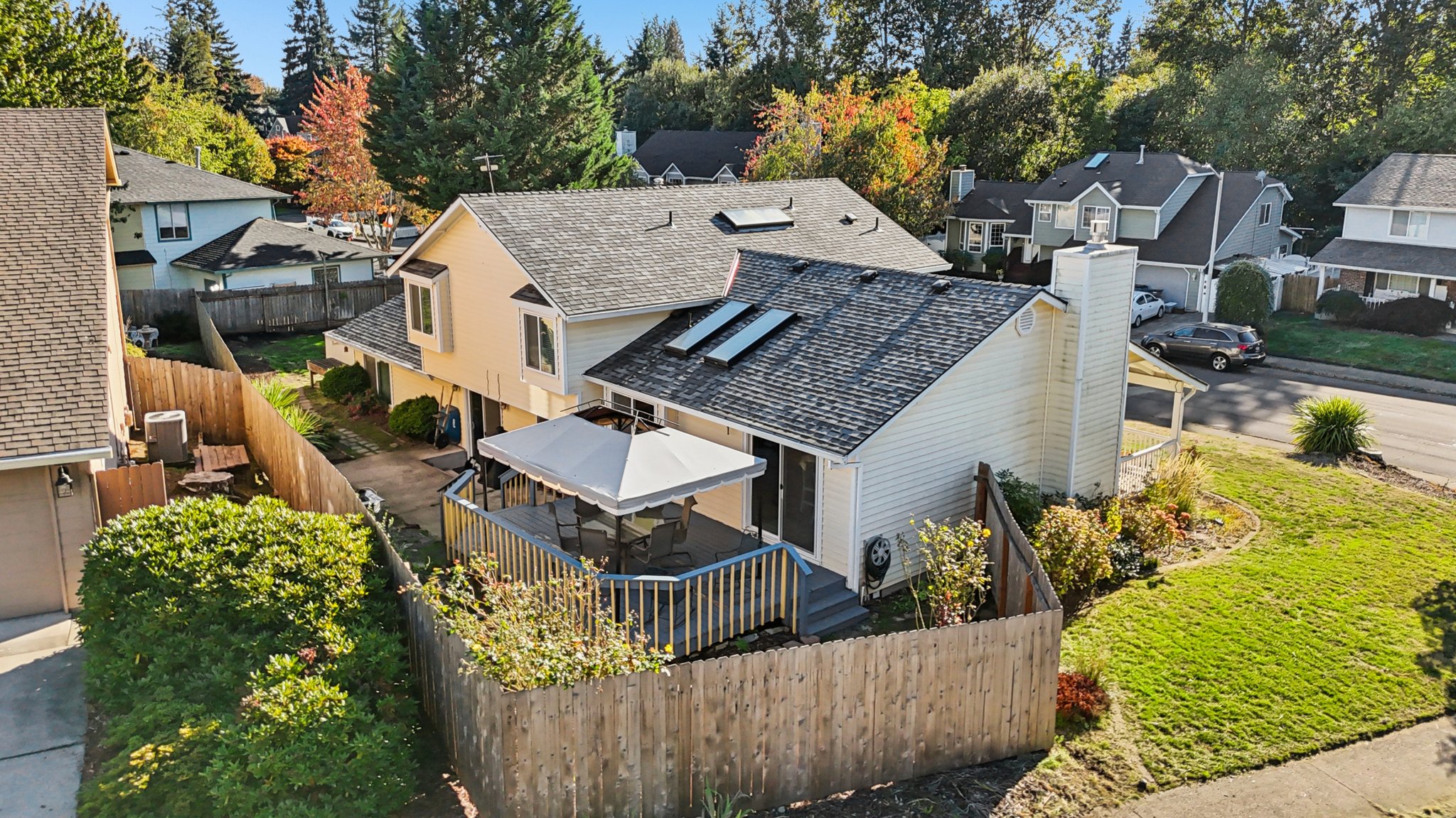 NE 28th Pl-S1610-066.jpg