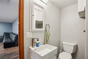 NE 28th Pl-S1610-034.jpg