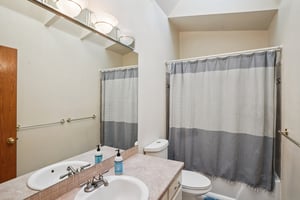 NE 28th Pl-S1610-035.jpg