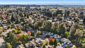 NE 28th Pl-S1610-070.jpg