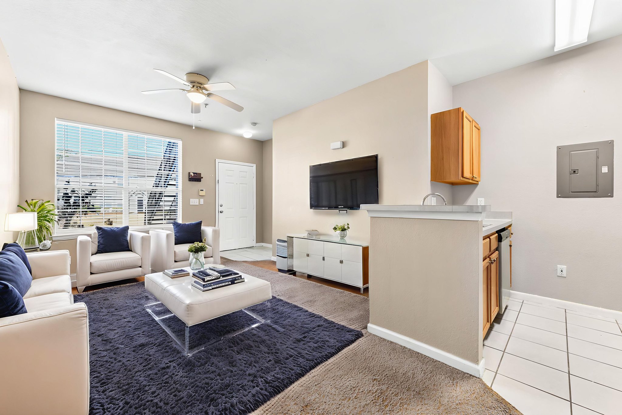 DSC_5908 virtually staged.jpeg