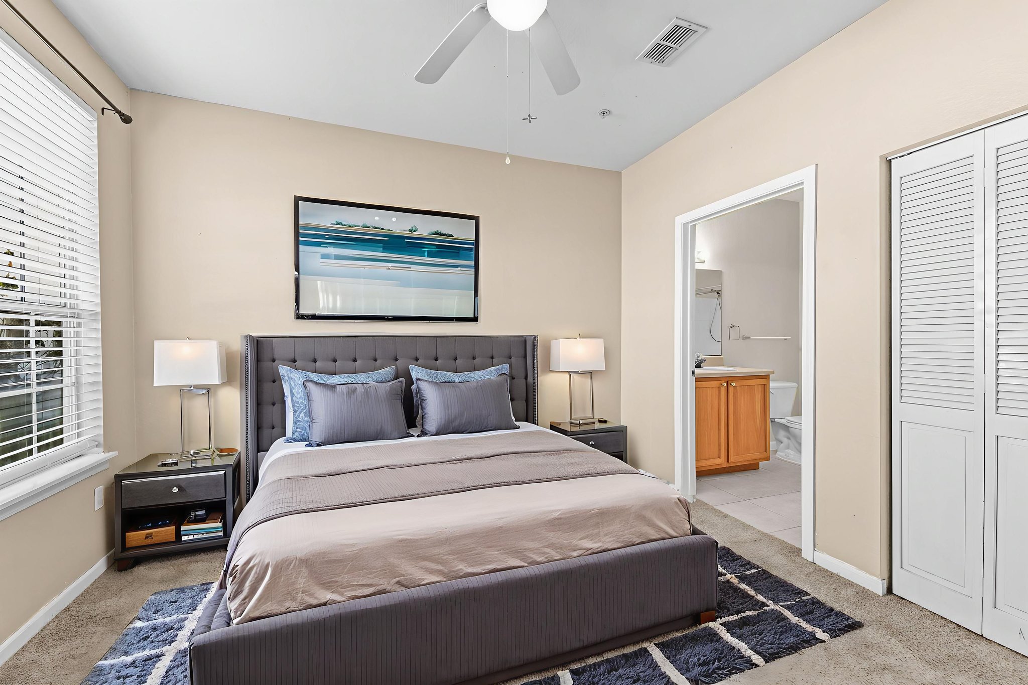 DSC_5843 virtually staged.jpeg