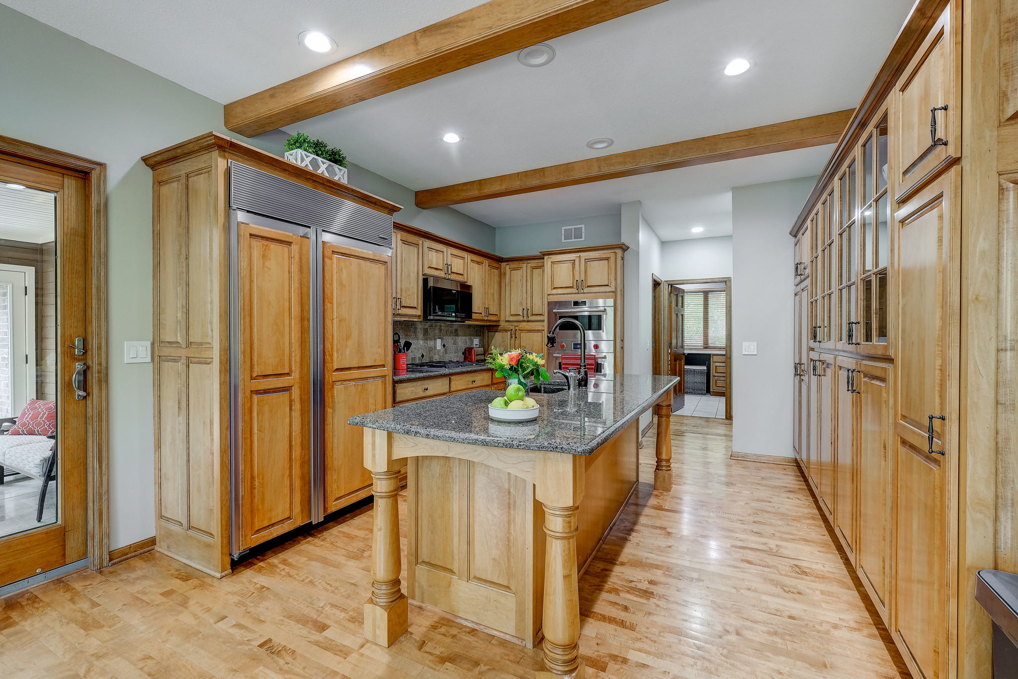 Gorgeous kitchen with all new top of the line appliances