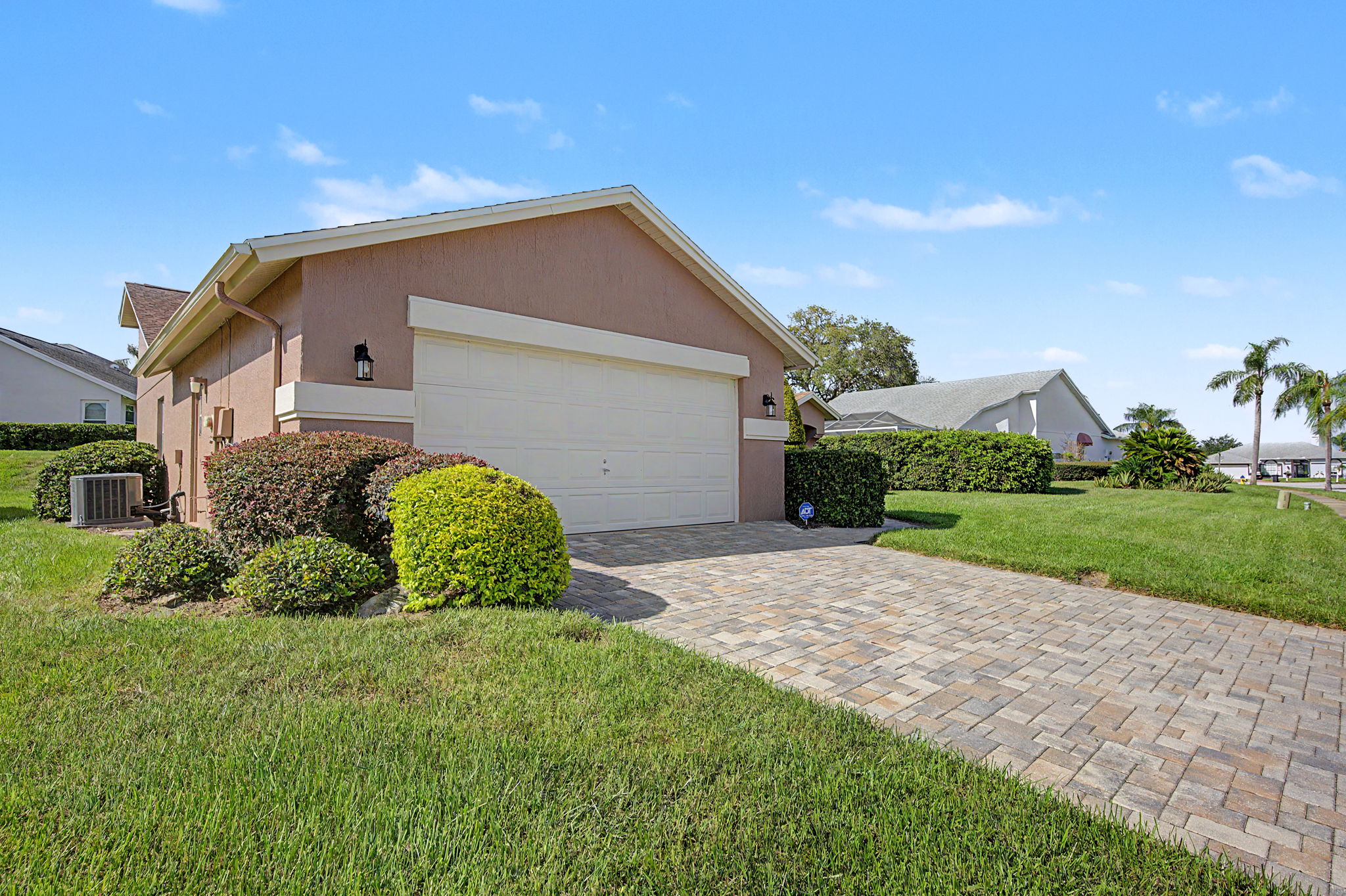Front Exterior4a