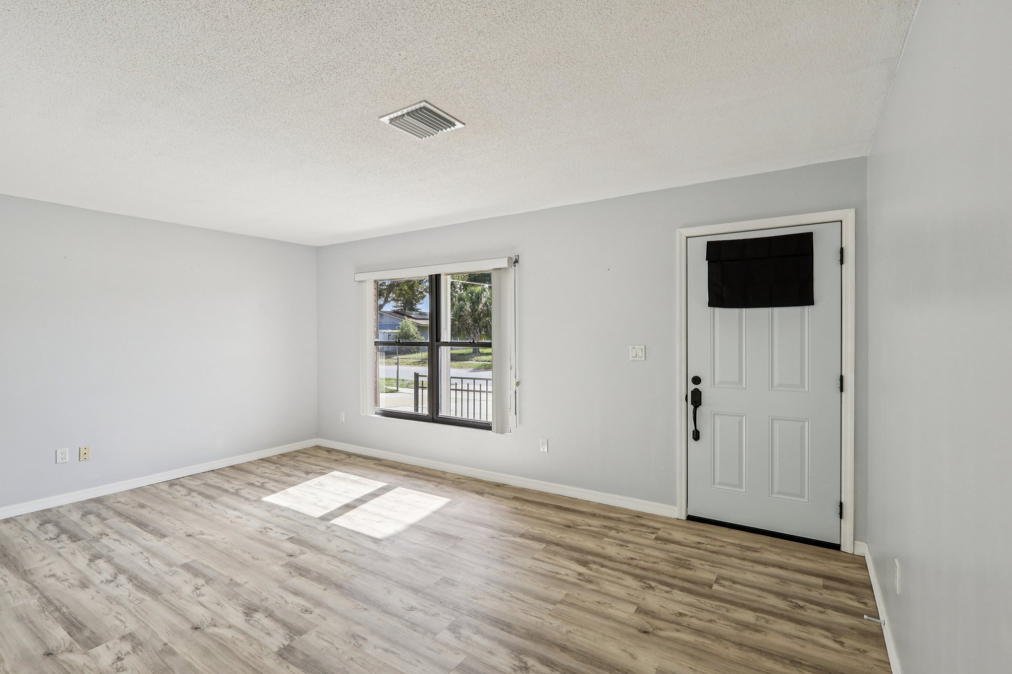 Hampton Dr-S2610-008.jpg