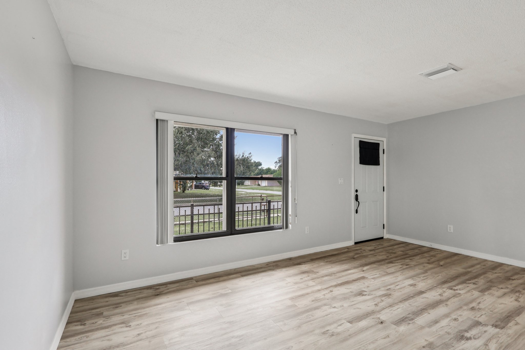 Hampton Dr-S2610-009.jpg