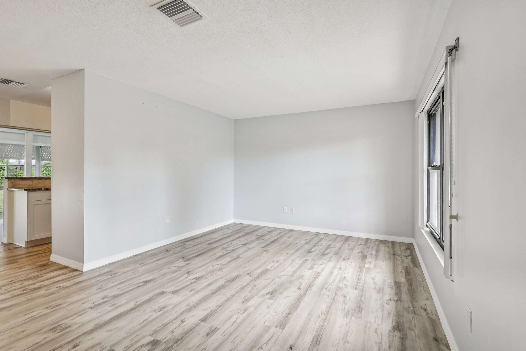 Hampton Dr-S2610-010.jpg