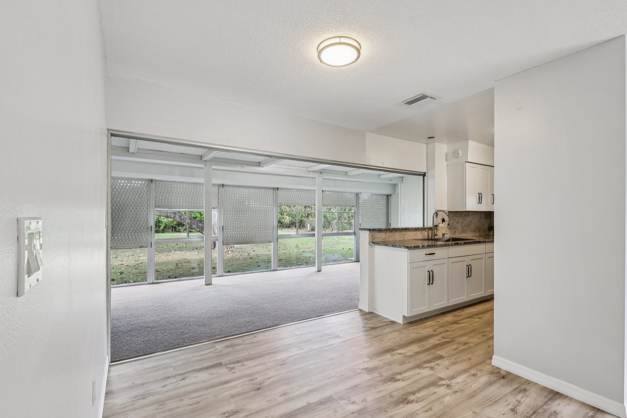 Hampton Dr-S2610-013.jpg