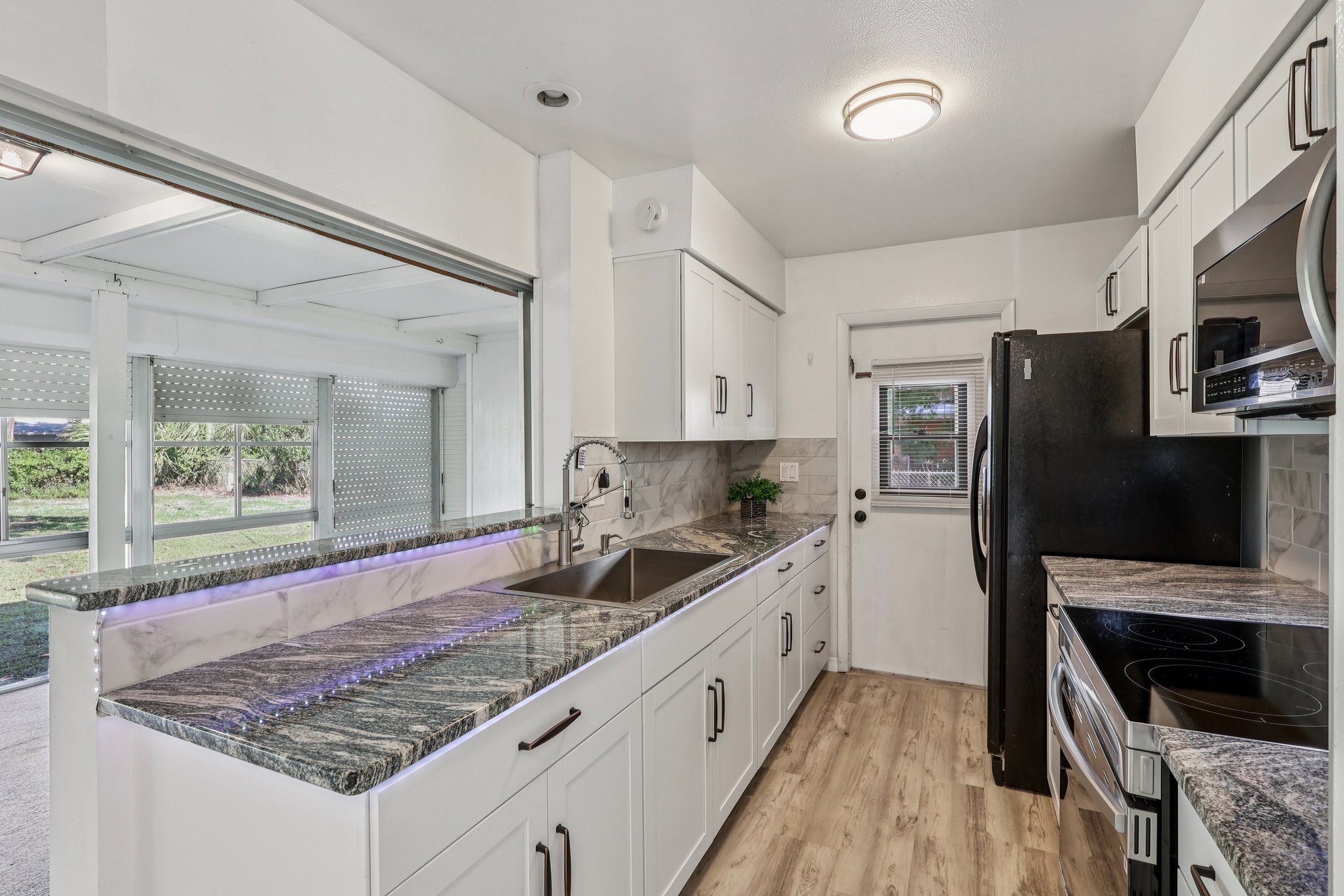 Hampton Dr-S2610-017.jpg