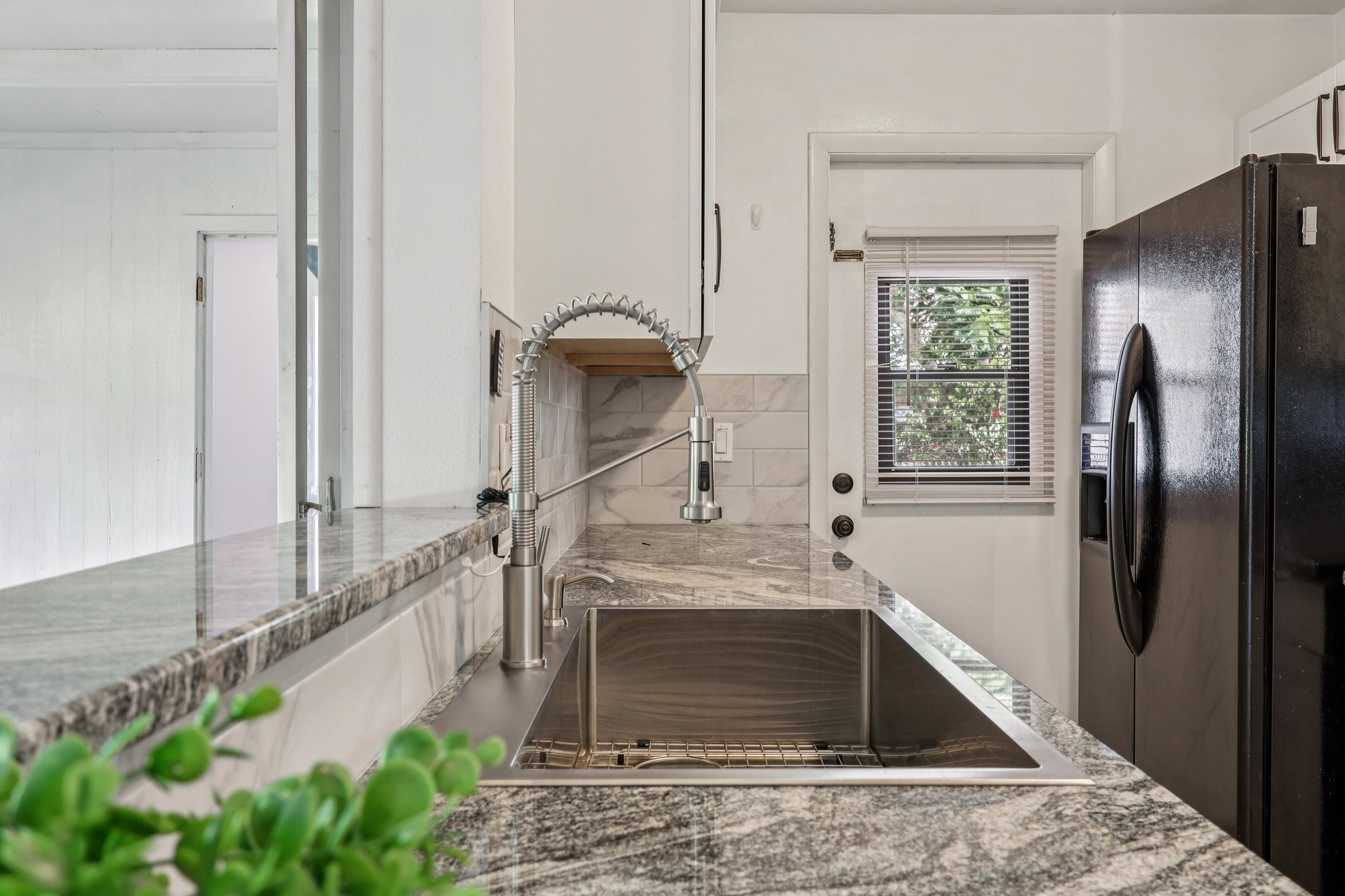 Hampton Dr-S2610-019.jpg