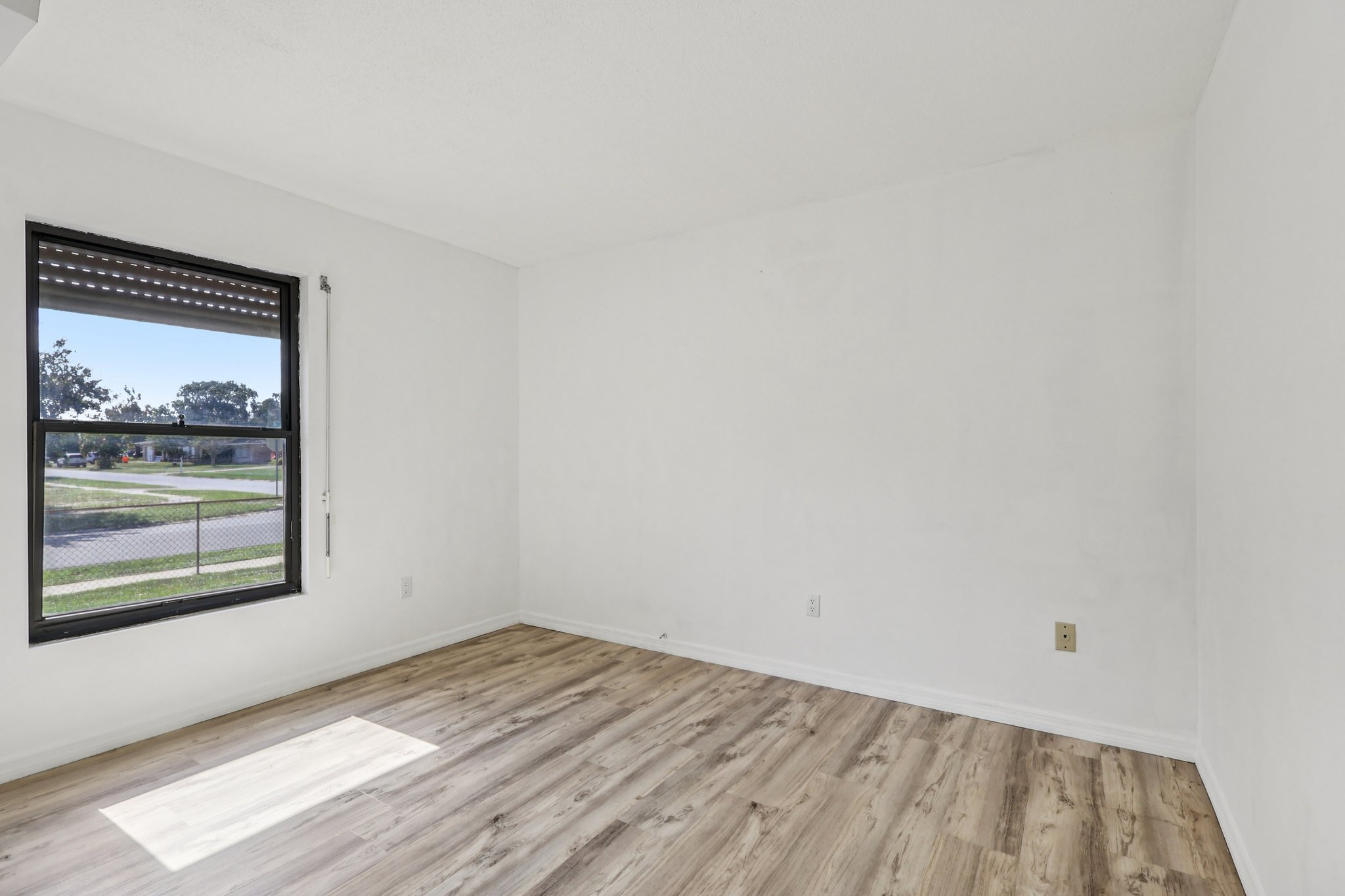 Hampton Dr-S2610-023.jpg