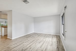 Hampton Dr-S2610-010.jpg