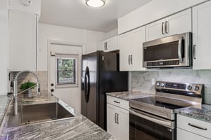 Hampton Dr-S2610-016.jpg