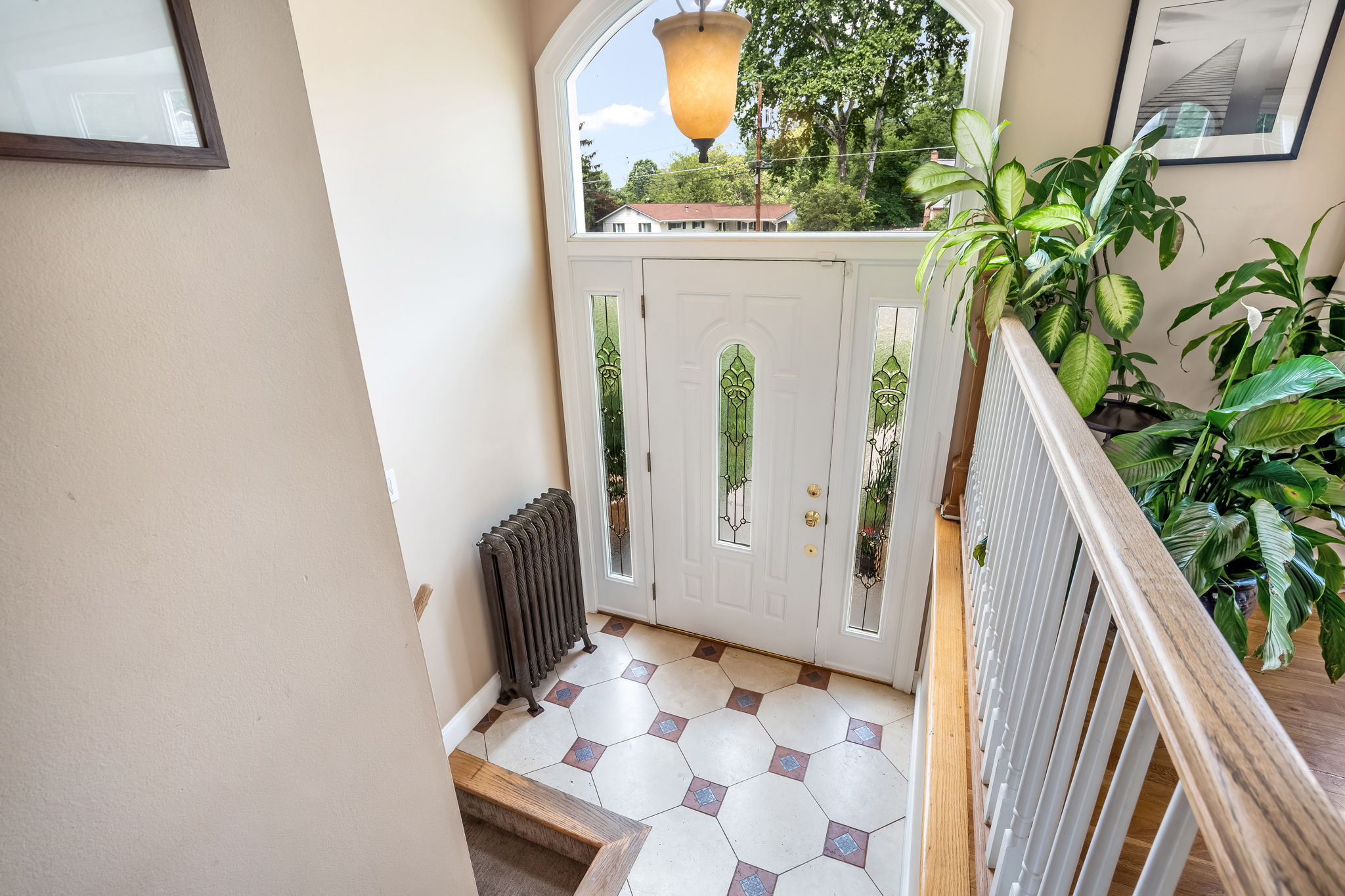 Light-filled entry