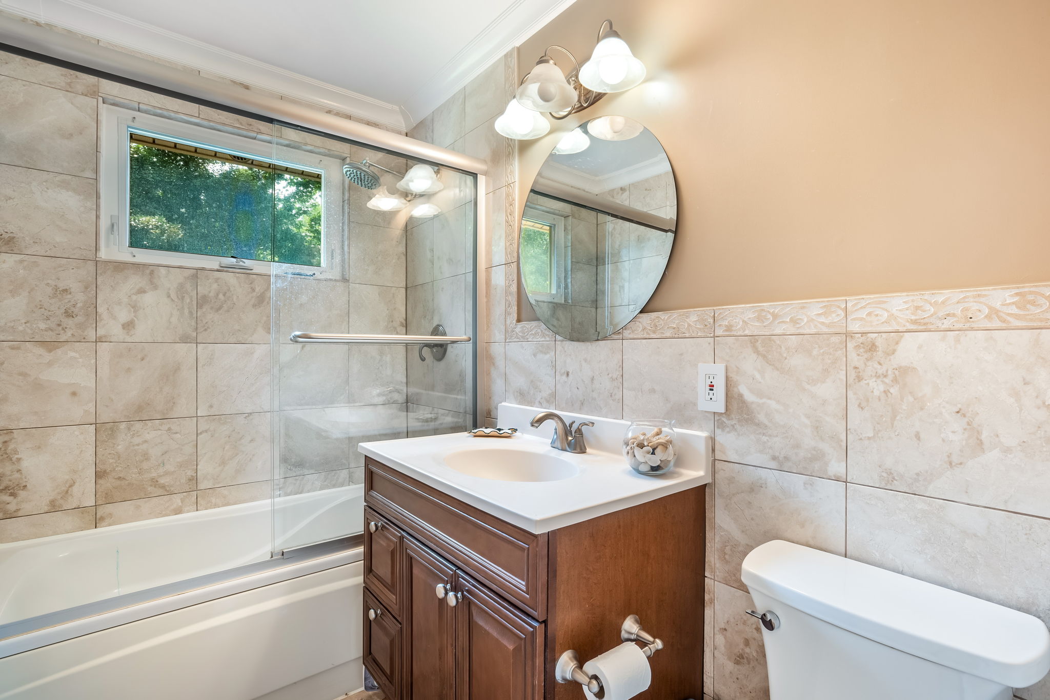 Main level Hall Bathroom
