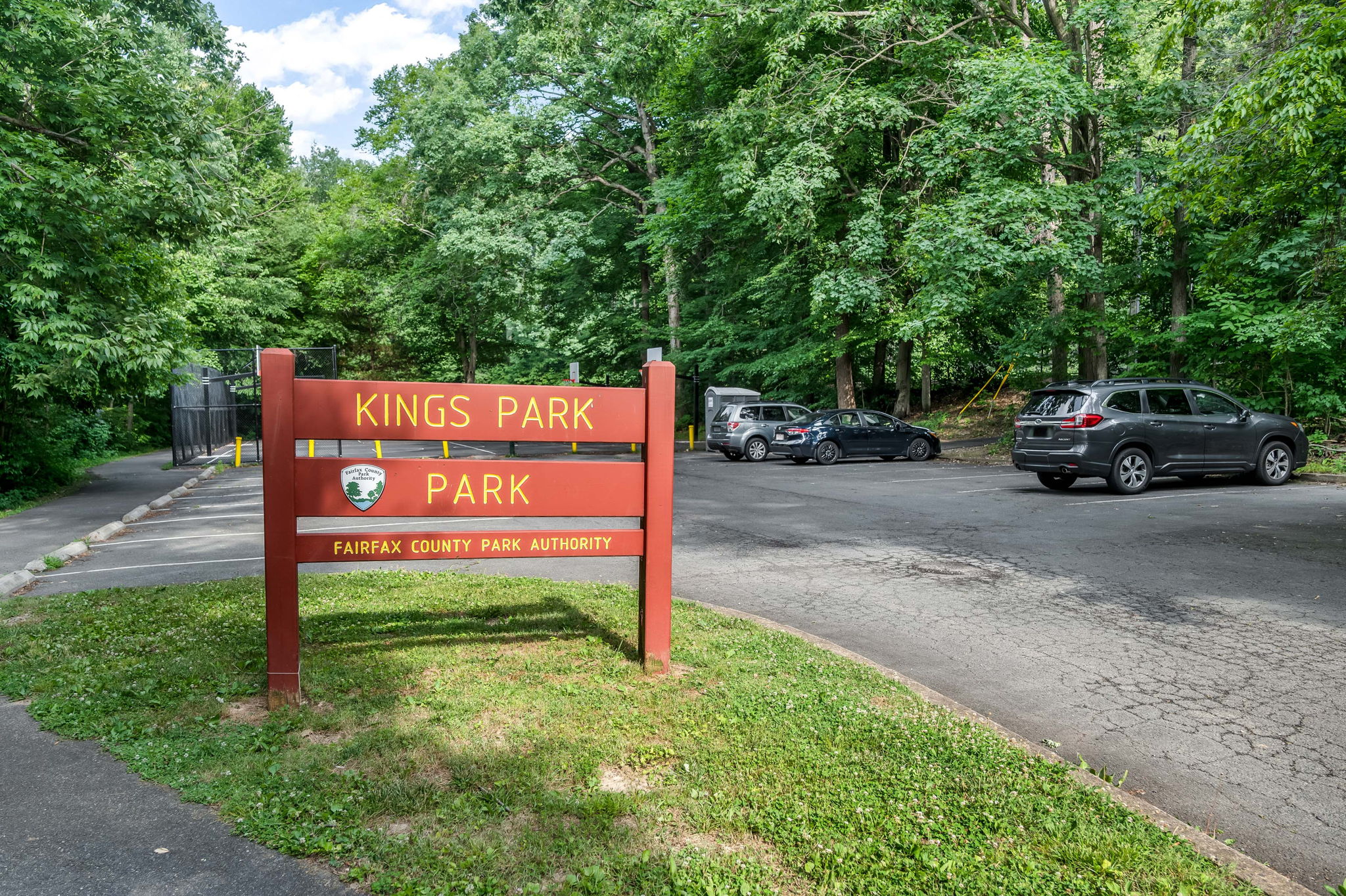Minutes to shopping, dining, parks and more!
