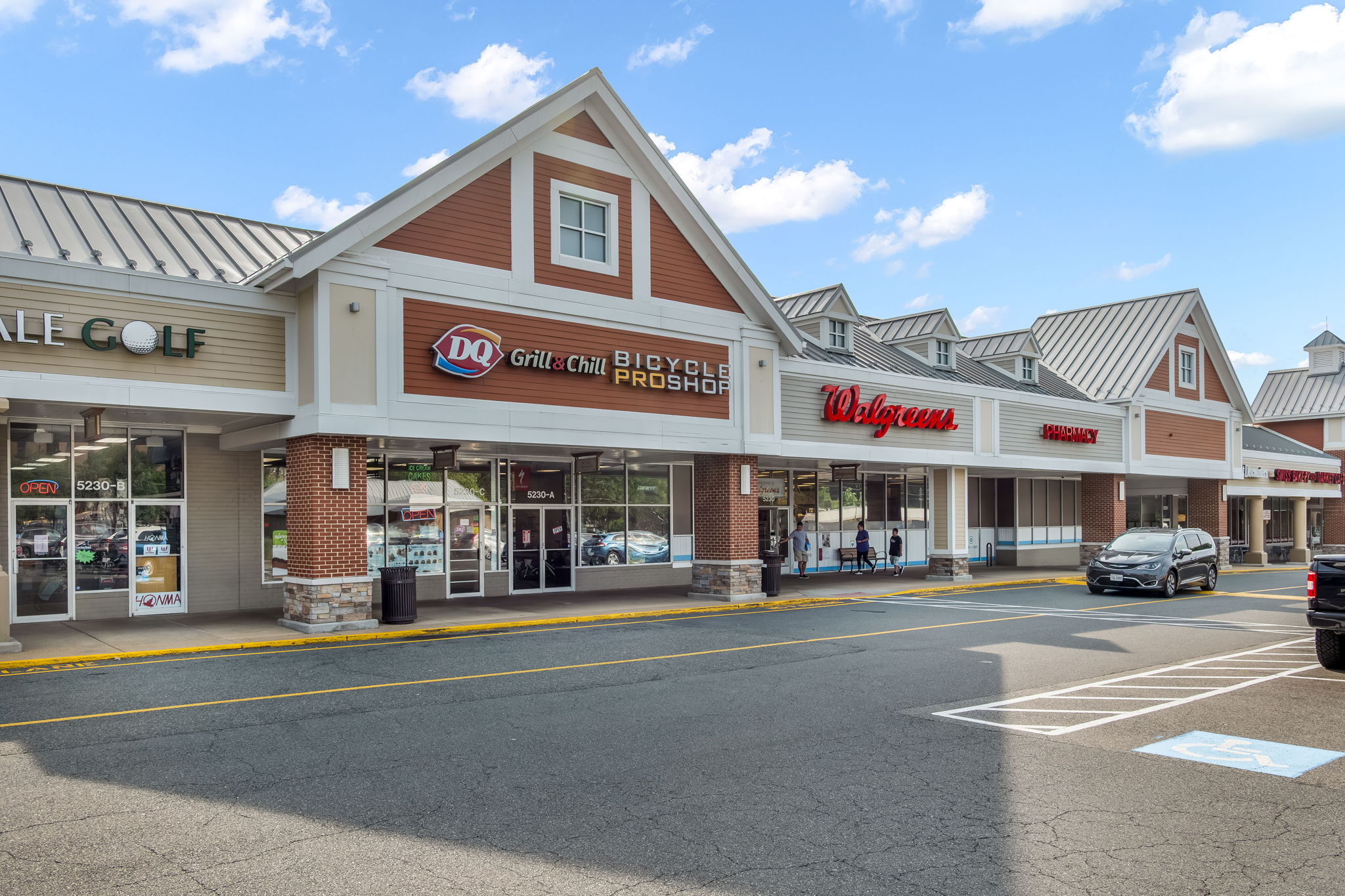 Minutes to shopping, dining, parks and more!