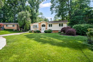 SPRINGFIELD | KINGS PARK, Sunny & updated 4BR/3BA