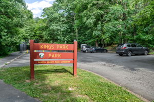 Minutes to shopping, dining, parks and more!