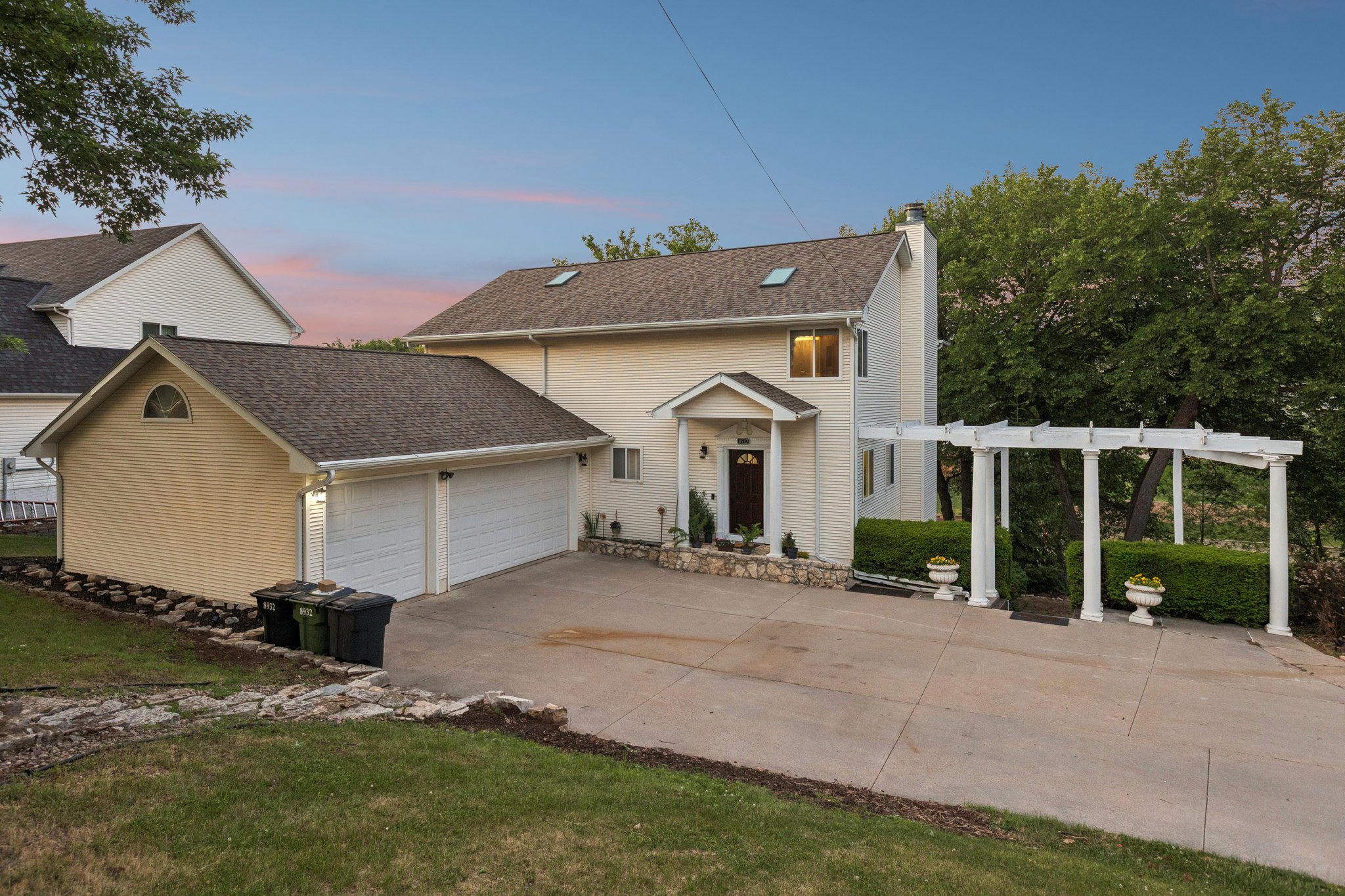 8878 - 8932 Cass Cir_001 (2).jpg