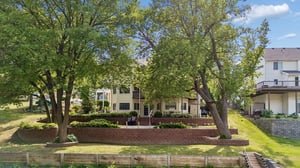 8878 - 8932 Cass Cir_007.jpg