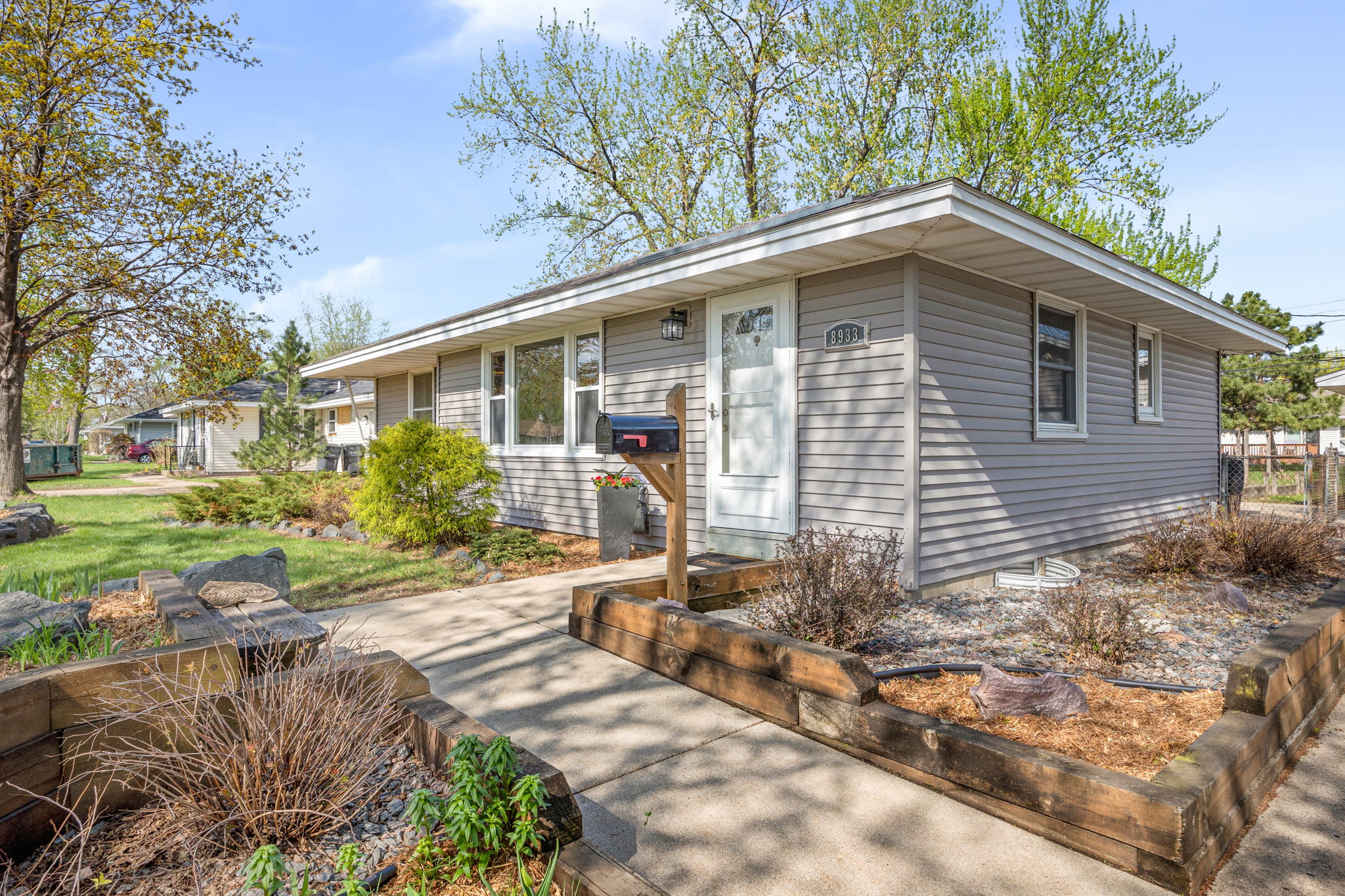 8933 Oakland Ave S, Minneapolis, MN 55420, USA Photo 2