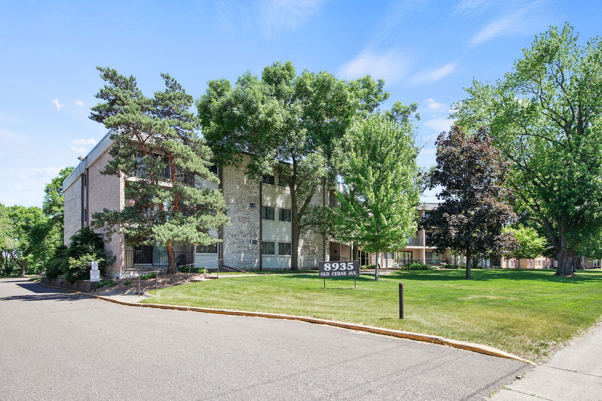 8935 Old Cedar Ave S, Bloomington, MN 55425 | Mint Real Estate Photography