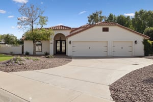 8943 N 80th Pl - 001 (3).jpg