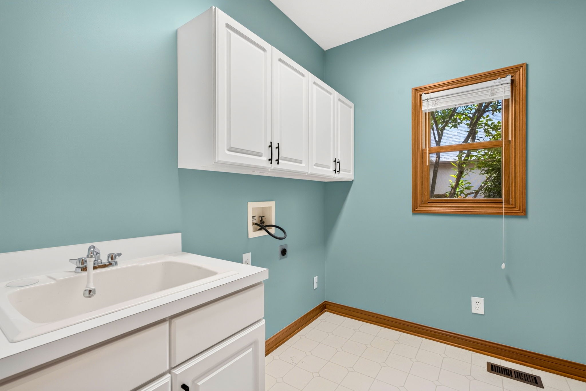 895 Linworth Village Dr 9