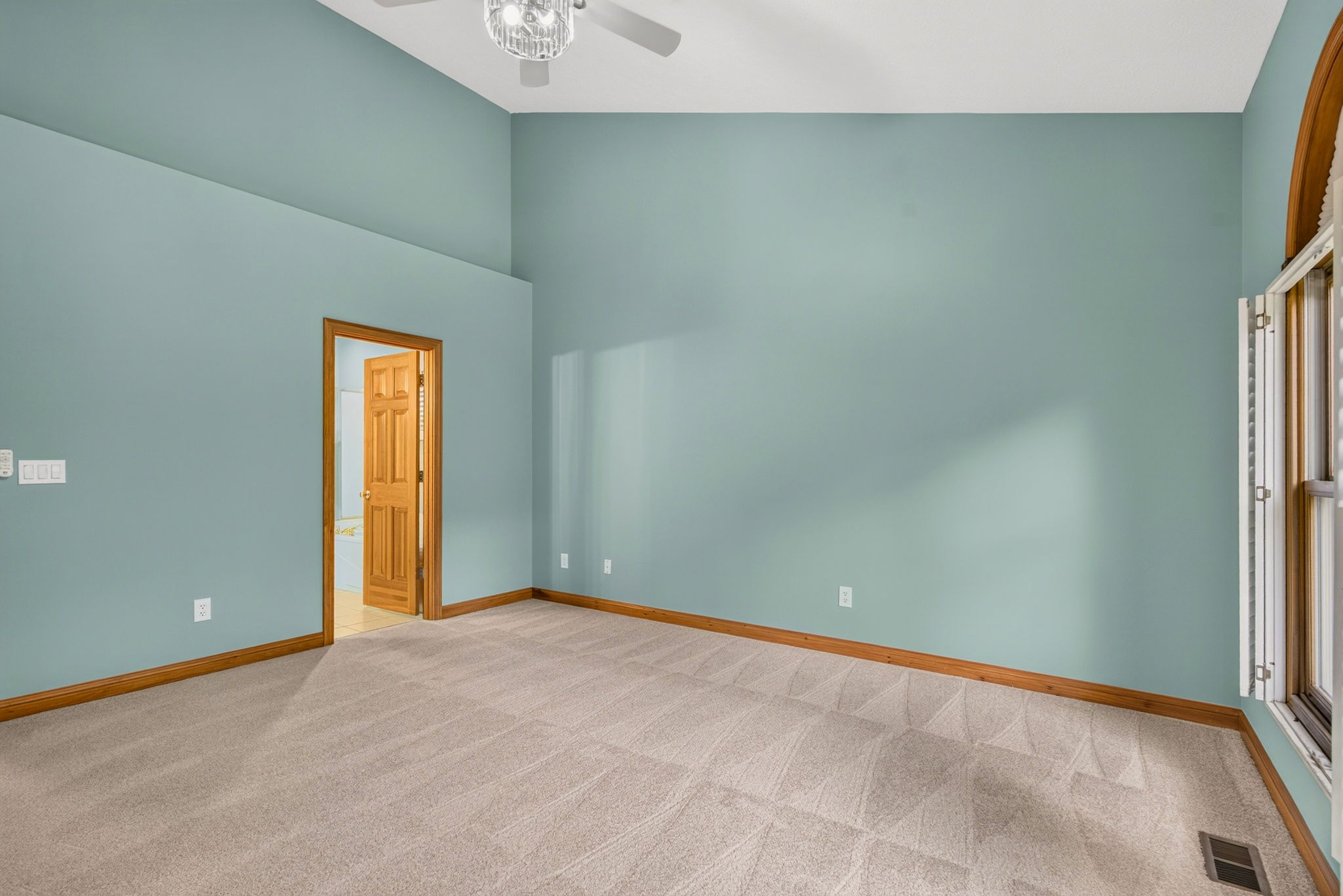895 Linworth Village Dr 23