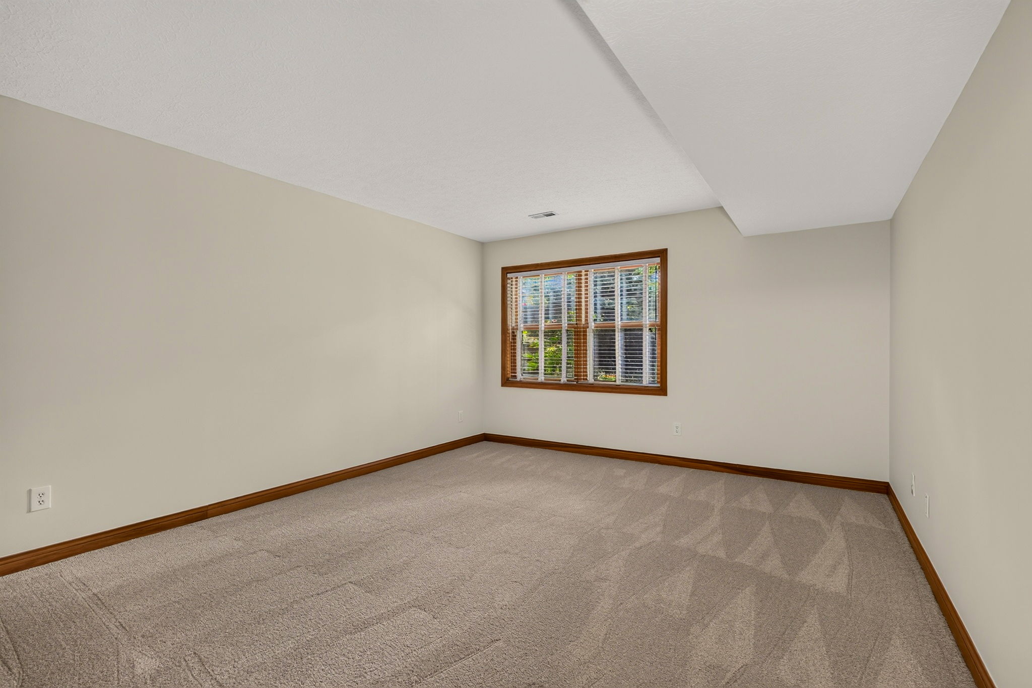 895 Linworth Village Dr 35