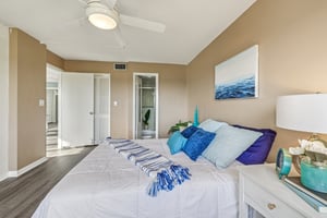 Park Blvd 405-S0807-032.jpg