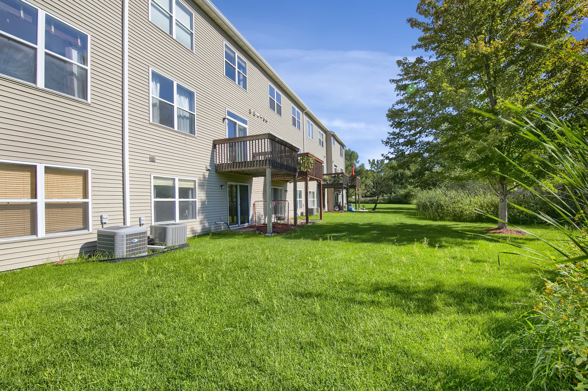 8954 Comstock Ln N, Maple Grove, MN 55311, USA Photo 2