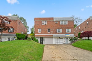 8957 Turton Dr, Philadelphia, PA 19115, USA Photo 2