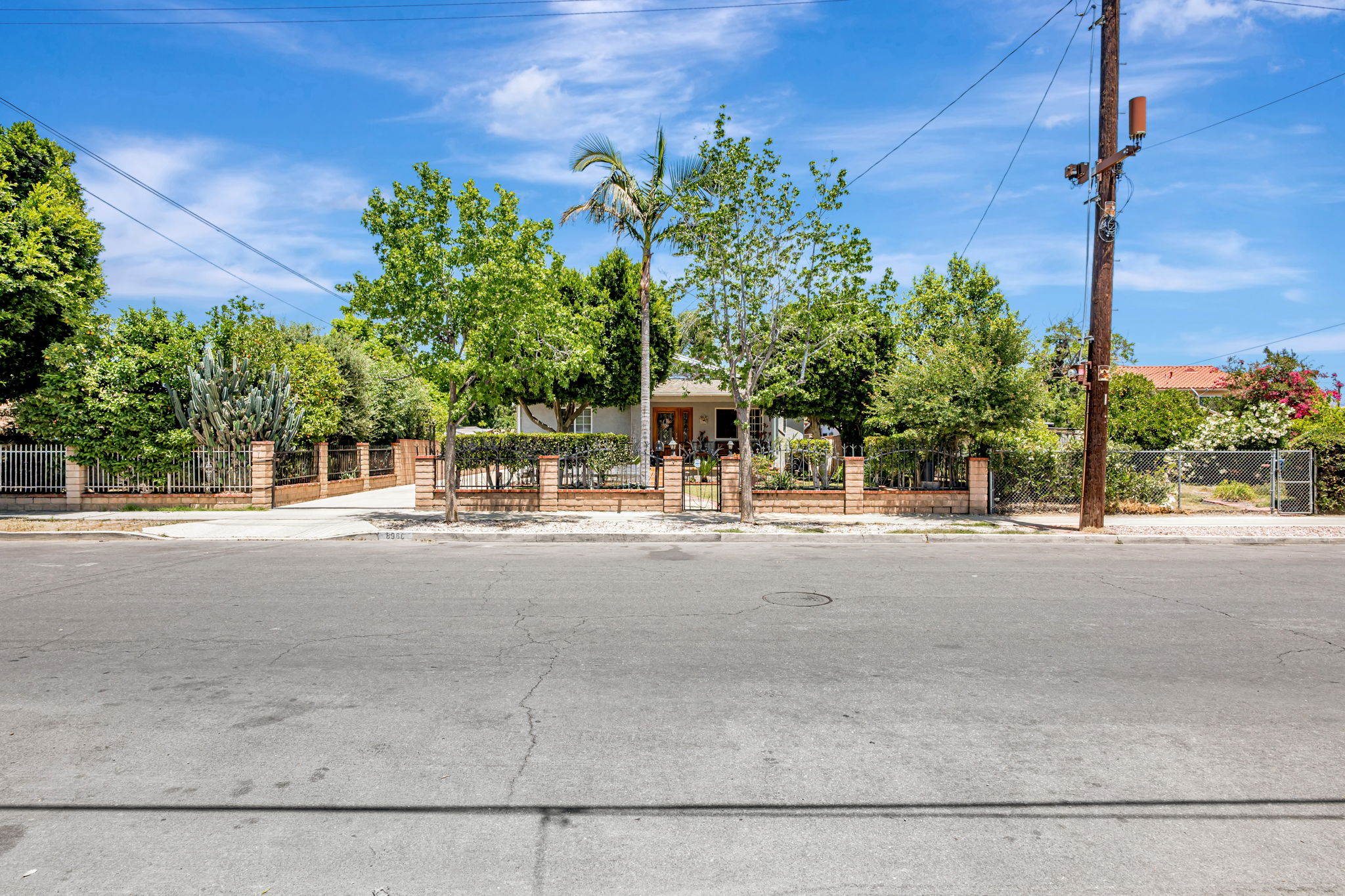 001_8960 Telfair Ave  Los 