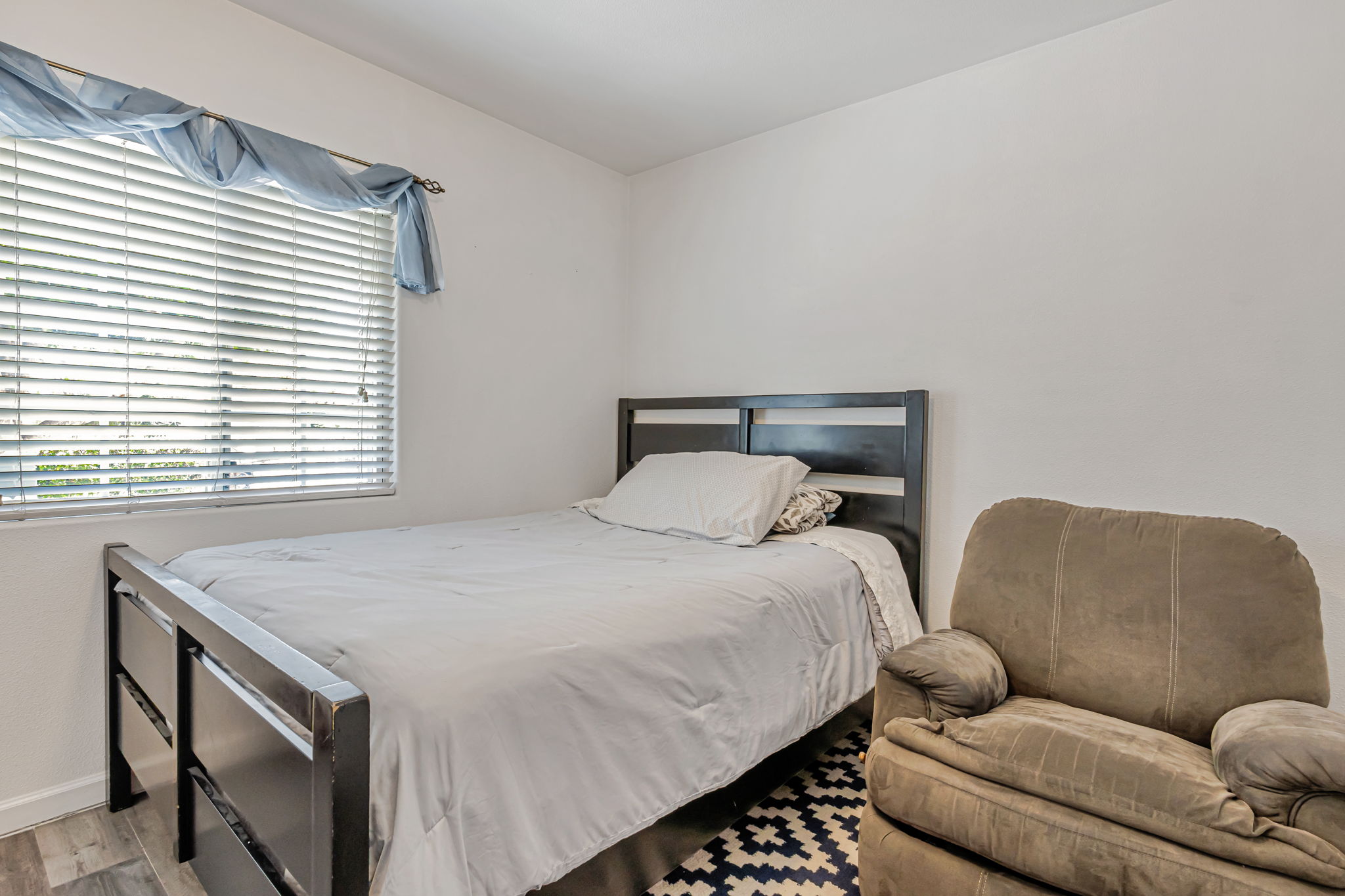 025_8960 Telfair Ave  Los 