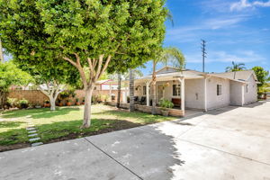 036_8960 Telfair Ave  Los 