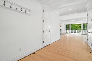 NE 10th St-S0909-007.jpg