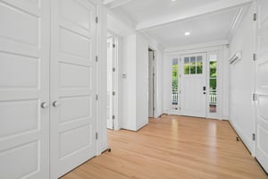 NE 10th St-S0909-009.jpg