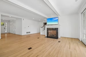 NE 10th St-S0909-016.jpg