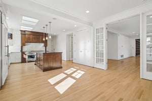 NE 10th St-S0909-025.jpg